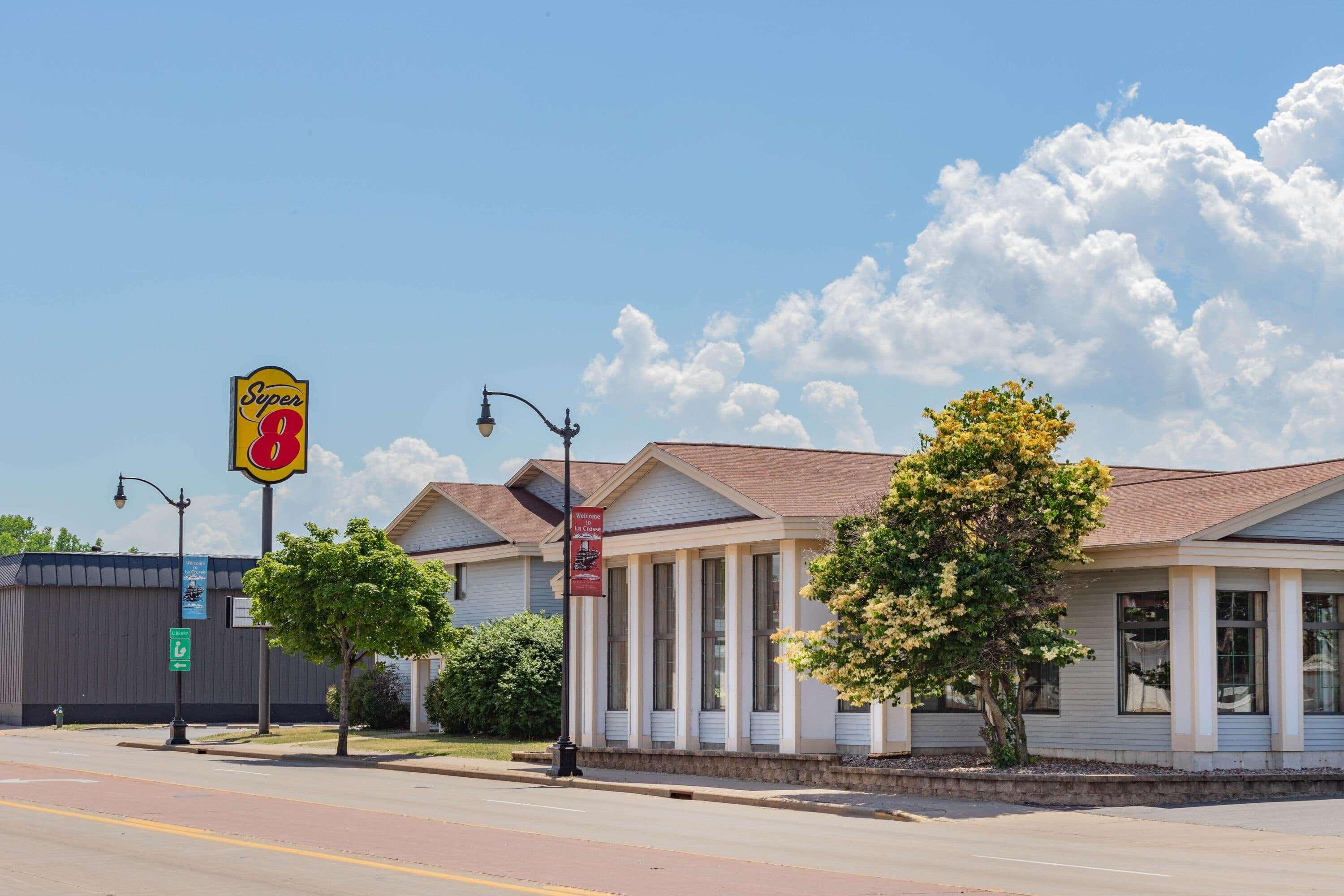 Super 8 By Wyndham La Crosse Hotel Exterior foto