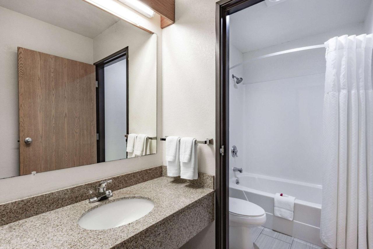 Super 8 By Wyndham La Crosse Exterior foto