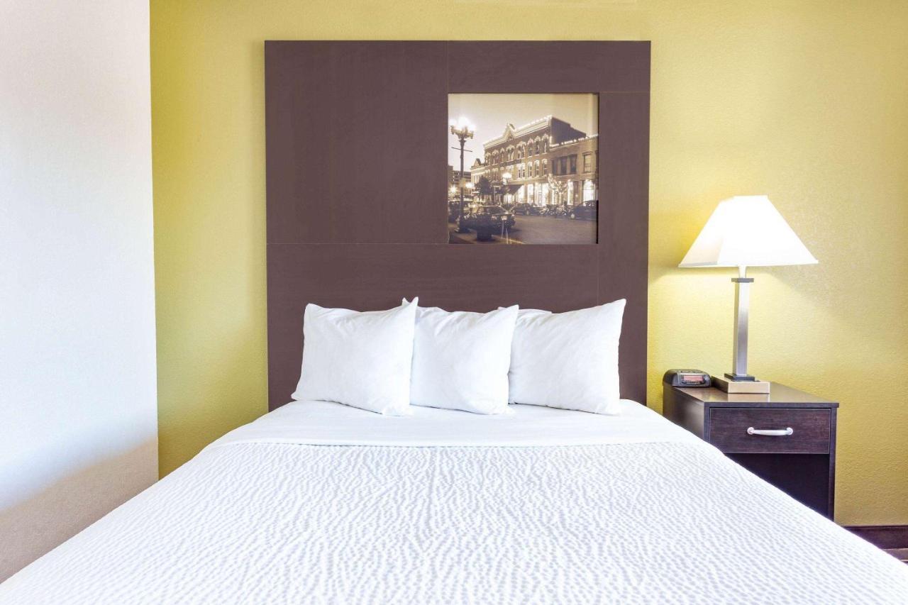 Super 8 By Wyndham La Crosse Exterior foto