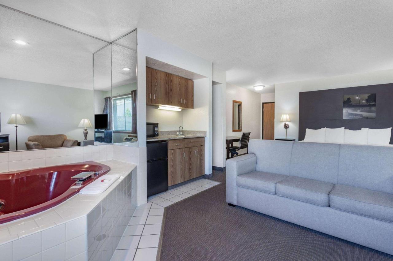 Super 8 By Wyndham La Crosse Exterior foto