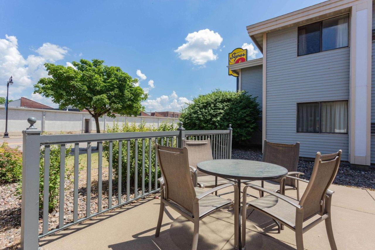 Super 8 By Wyndham La Crosse Exterior foto